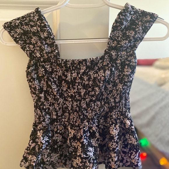 Very cute crop top - Picture 2 of 2